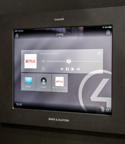 iPad Frame Bang &amp; Olufsen